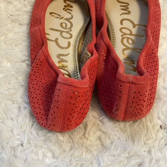 Sam Edelman leather suede lazer cut Ballet Flats slip on bow & charm accent SZ8M - Picture 4 of 8